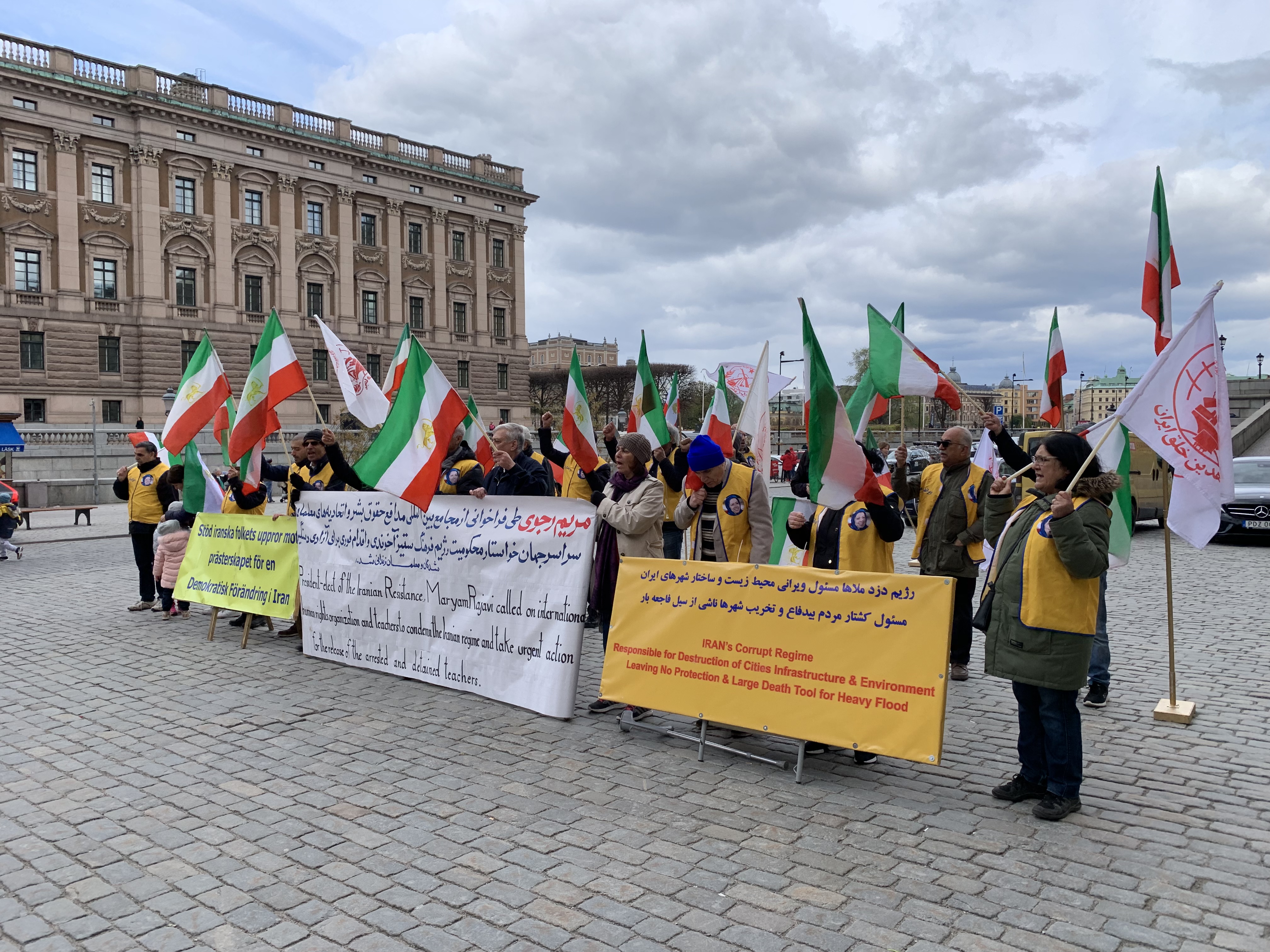 Stödaktion i Stockholm för folkliga protester i Iran, den fjärde maj.