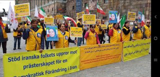 Stödaktion i Stockholm för folkliga protester i Iran, den 11 maj.
