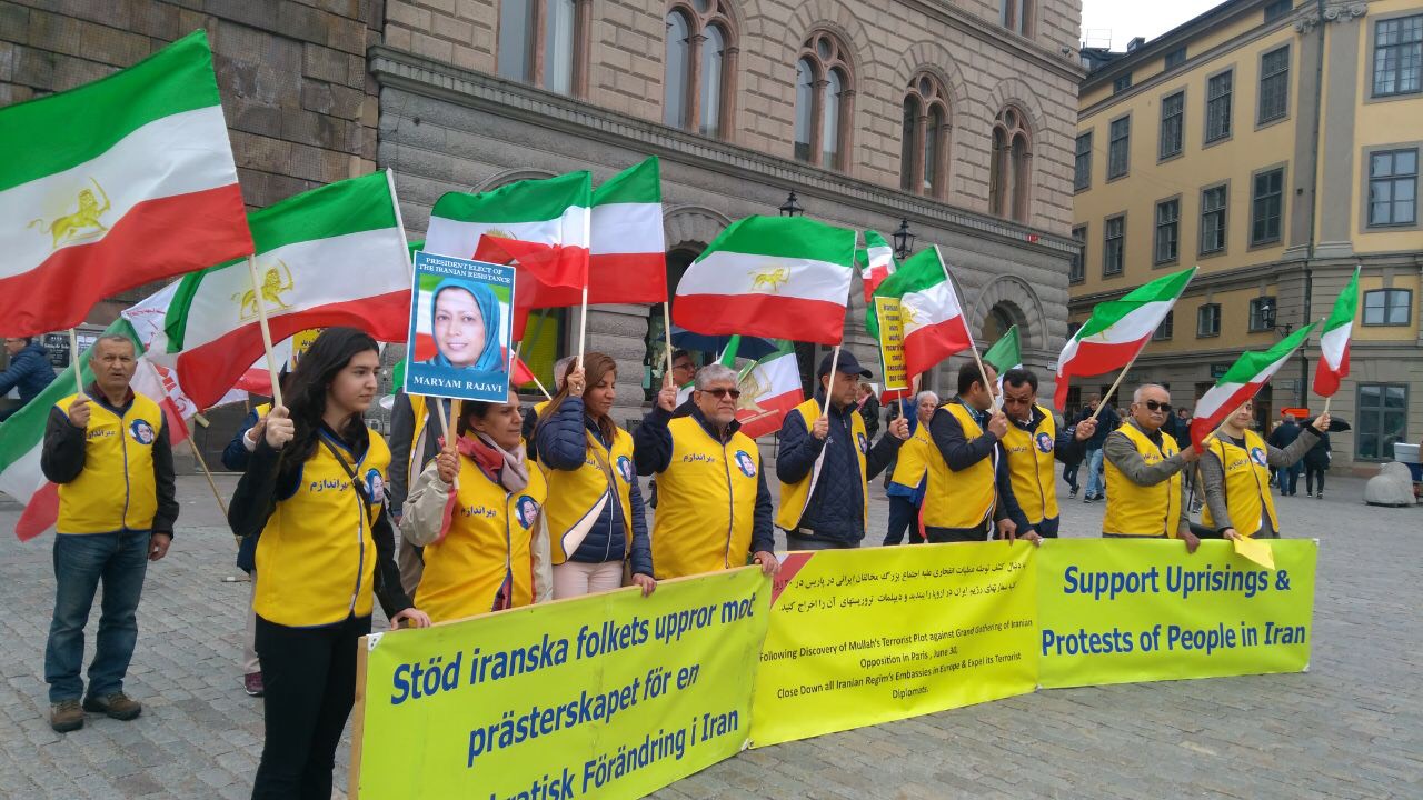 Stödaktion i Stockholm för folkliga protester i Iran, den första juni