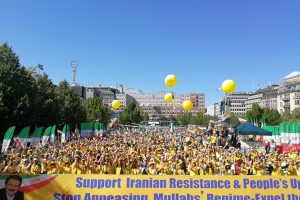 Över 5000 svensk-och exiliranier deltog i en demonstration i Stockholm på lördagen för ett fritt och demokratiskt Iran.