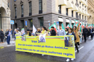 Svensk- och exiliranier, sympatisörer till iranska motståndsrörelsen (NCRI), marscherar genom centrala Stockholm till stöd för det folkliga upproret i Iran, den första oktober.