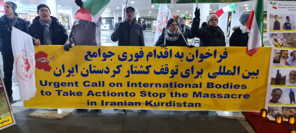 Svensk- och exiliranier, sympatisörer till Iranska nationella motståndsrådet (NCRI), visade solidaritet med det kurdiska folket och det folkliga upproret i Iran under en stödmanifestation på Sergels torget, den 24 november.