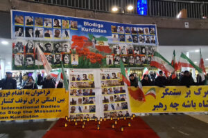 Svensk- och exiliranier, sympatisörer till Iranska nationella motståndsrådet (NCRI), visade solidaritet med det kurdiska folket och det folkliga upproret i Iran under en stödmanifestation på Sergels torget, den 24 november.
