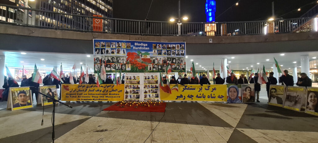 Svensk- och exiliranier, sympatisörer till Iranska nationella motståndsrådet (NCRI), visade solidaritet med det kurdiska folket och det folkliga upproret i Iran under en stödmanifestation på Sergels torget, den 24 november.