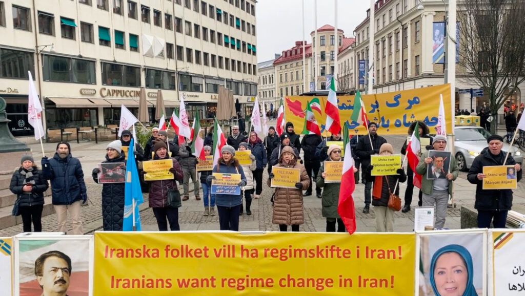 Svensk- och exiliranier, sympatisörer till Iranska nationella motståndsrådet (NCRI), i Göteborg håller en manifestation till stöd för det folkliga upproret och folkets frihetskamp i Iran, lördagen, den 21 januari 2023.