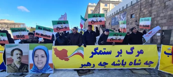 Manifestation på Mynttorget utanför UD, Stockholm, den första april: Svensk-iranier, sympatisörer till Iranska nationella motståndsrådet (NCRI), uttrycker stöd för det folkliga uppror som pågår i Iran och uppmanar EU och Sverige att terroriststämpla revolutionsgardet i sin helhet.