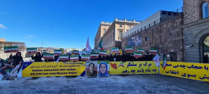 Manifestation på Mynttorget utanför UD, Stockholm, den första april: Svensk-iranier, sympatisörer till Iranska nationella motståndsrådet (NCRI), uttrycker stöd för det folkliga uppror som pågår i Iran och uppmanar EU och Sverige att terroriststämpla revolutionsgardet i sin helhet.
