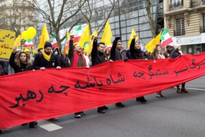 Demonstration i Paris den 12 feb 2023 till stöd för iranska folkets uppror för ett fritt och demokratiskt Iran.