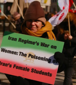 Manifestation, Göteborg, den första april: Svensk-iranier, sympatisörer till Iranska nationella motståndsrådet (NCRI), fördömer giftattacker mot skolflickor i Iran som attacker organiserade av regimen för att ta hämnd på unga flickor och kvinnor som leder regimkritiska protester över hela landet.