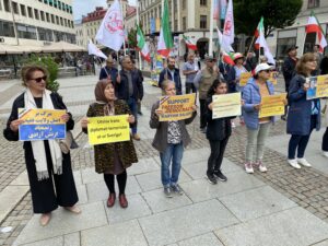 Demonstration, Göteborg, den 15 juli: Svensk-iranier, sympatisörer till Iranska nationella motståndsrådet (NCRI), stöder den iranska motståndsrörelsen och oppositionsledaren, Maryam Rajavi. De uppmanar EU och Sverige att terrorstämpla regimens revolutionsgarde och utvisa regimens diplomater.