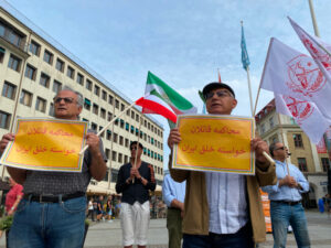 Demonstration, Göteborg, den 19 augusti: Svensk-iranier, sympatisörer till Iranska nationella motståndsrådet (NCRI), uppmanar EU och Sverige att fördöma ökade avrättningar i Iran och vidta konkreta åtgärder för att rädda livet på politiska fångar och frihetsberövade demonstranter.