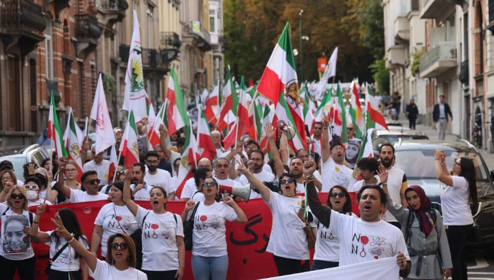 Tusentals iranier och sympatisörer av NCRI marscherade genom Bryssel för at uppmärksamma årsdagen av det folkliga upproret i Iran och stödja iranska folkets frihetskamp, den 15 september