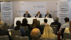 EU bör överge dagens misslyckade eftergiftspolitik och kritisk dialog för en mer beslutsam politik gentemot Teheranregimen, säger människorättsorganisationen, International Committee in Search of Justice (ISJ), i en ny rapport som presenterades under en presskonferens i Bryssel, den 24 september 2024.