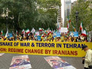 Demonstration utanför FN:s högkvarter i NY, den 24 september 2024: Tusentals iranier och sympatisörer till Iranska nationella motståndsrådet (NCRI) protesterar mot den iranska regimen och stöder folkets frihetskamp för ett demokratiskt regimskifte i Iran.