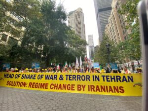 Demonstration utanför FN:s högkvarter i NY, den 24 september 2024: Tusentals iranier och sympatisörer till Iranska nationella motståndsrådet (NCRI) protesterar mot den iranska regimen och stöder folkets frihetskamp för ett demokratiskt regimskifte i Iran.