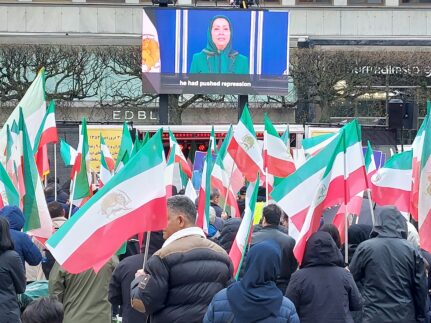 Norrmalmstorg, Stockholm, 2025-04-19: Svensk- och exiliranier, sympatisörer till Iranska nationella motståndsrådet (NCRI), håller en stor demonstration till stöd för det iranska folket och motståndsrörelsen i deras kampen för att etablera en fri och demokratisk republik i Iran.