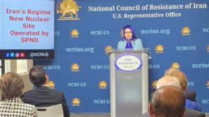 Den 8 maj 2025, Washington, presskonferens: Soona Samsami, NCRI:s representant i USA, presenterar ny underrättelseinformation som avslöjar en hemlig kärnvapenanläggning i Iran.