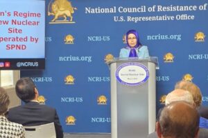 Den 8 maj 2025, Washington, presskonferens: Soona Samsami, NCRI:s representant i USA, presenterar ny underrättelseinformation som avslöjar en hemlig kärnvapenanläggning i Iran.